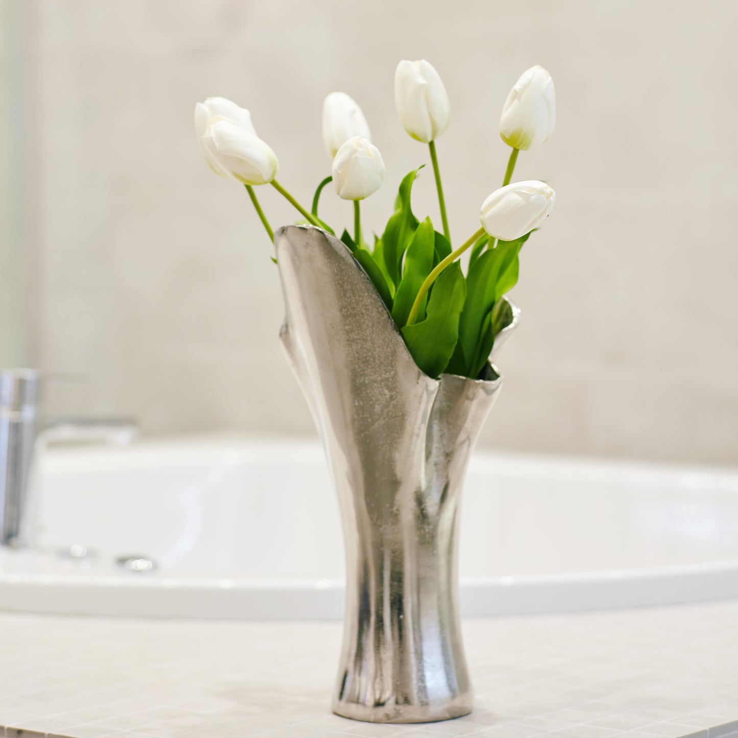 WHITE PERFECT TULIP